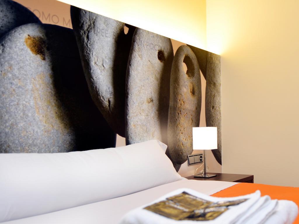 Hostal Bajo La Muralla Θαμόρα Δωμάτιο φωτογραφία